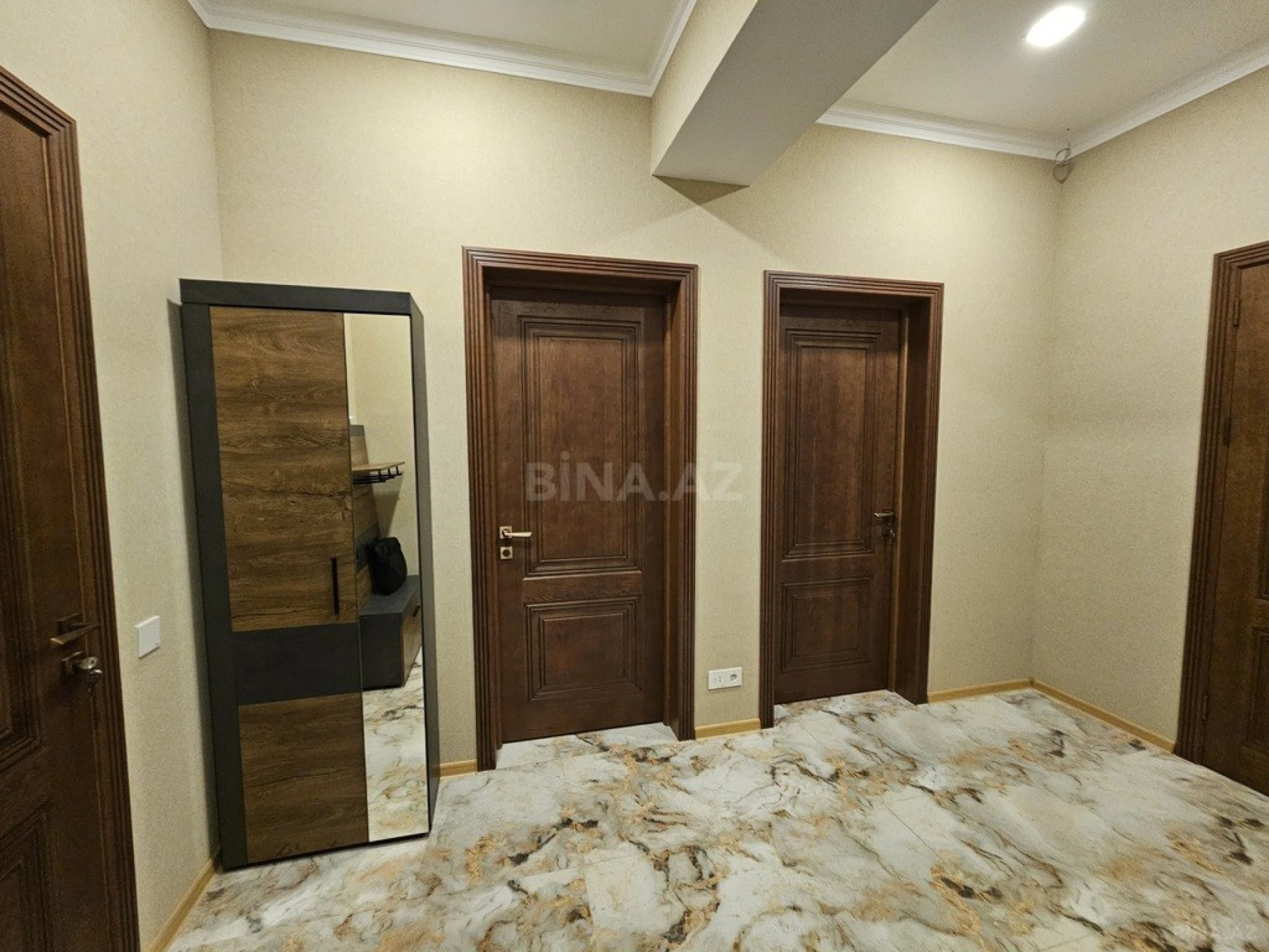 Kirayə verilir 2 otaqlı mənzil 100 m²