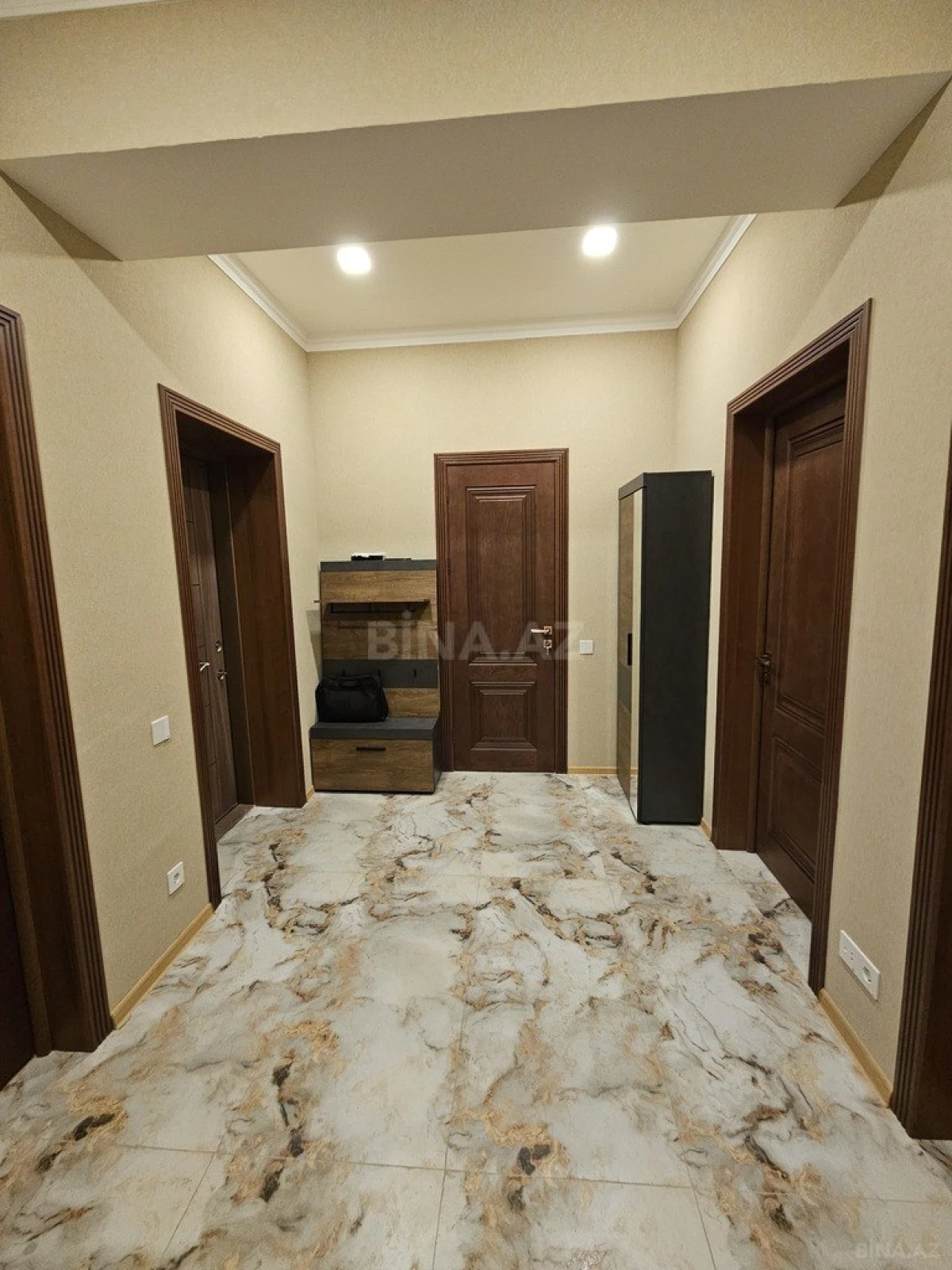 Kirayə verilir 2 otaqlı mənzil 100 m²