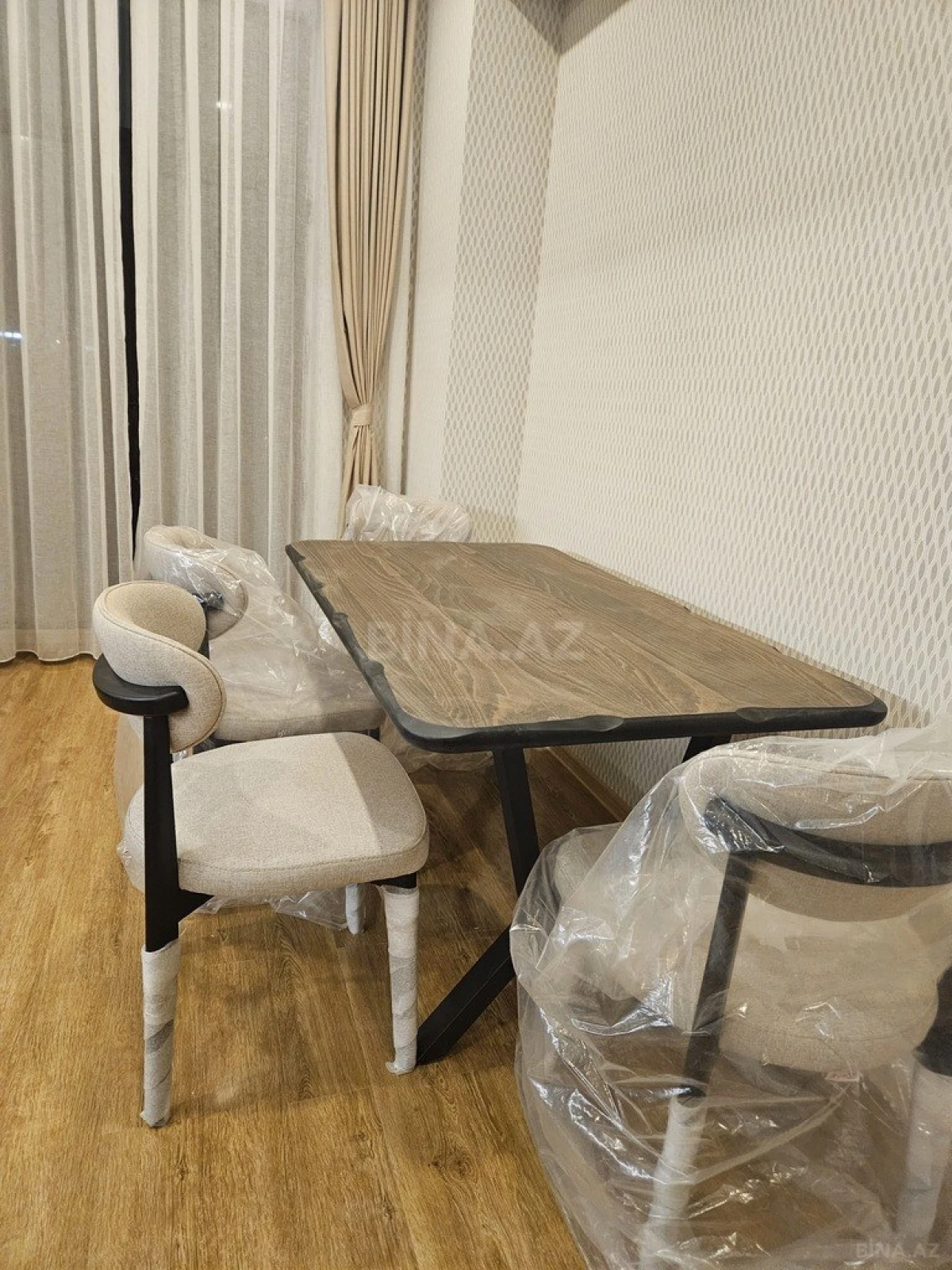 Kirayə verilir 2 otaqlı mənzil 100 m²