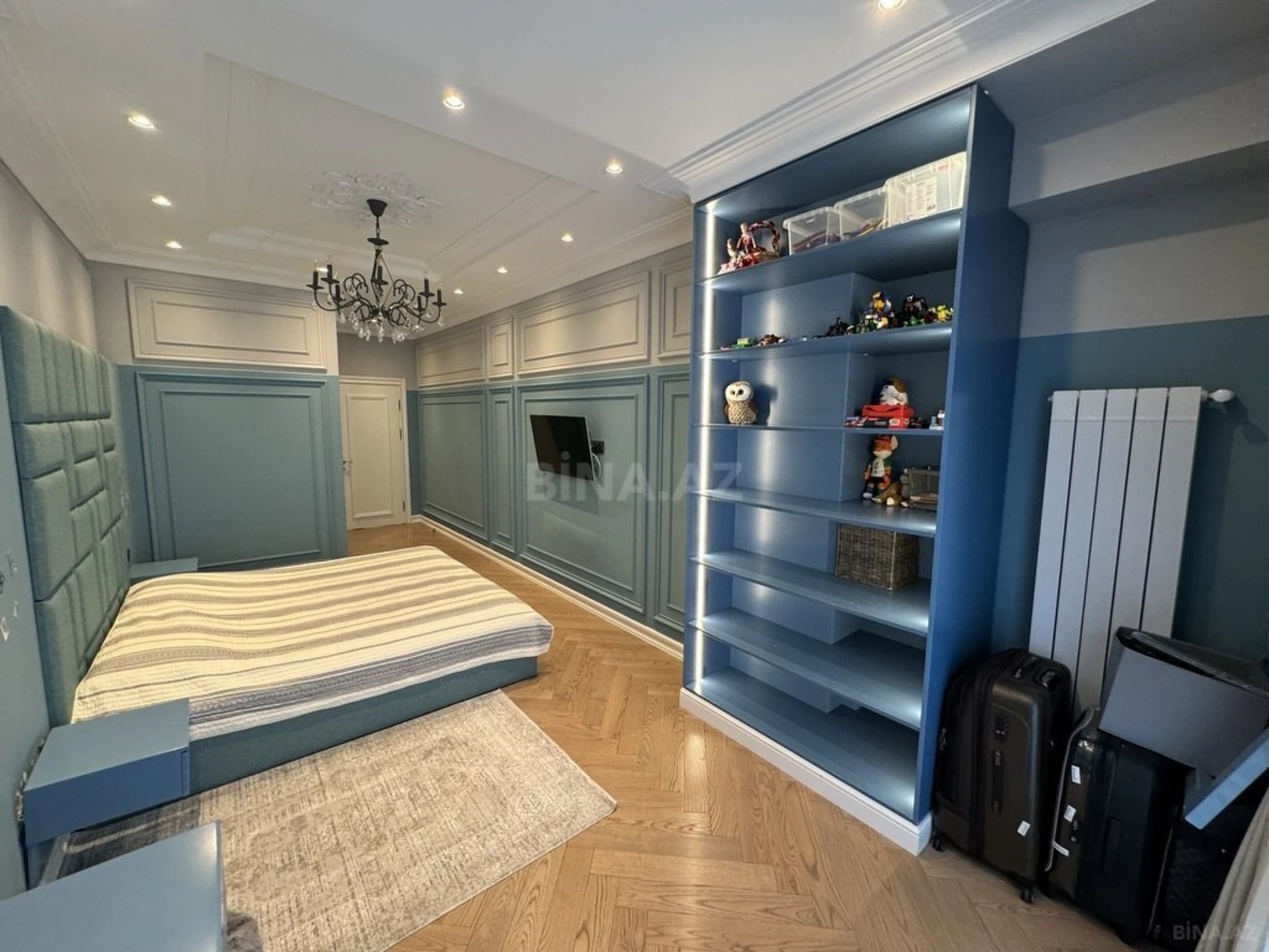 Satılır 4 otaqlı mənzil 266 m²