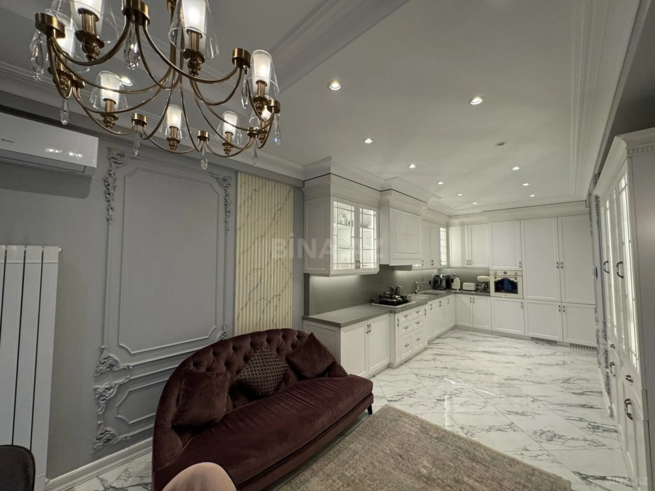 Satılır 4 otaqlı mənzil 266 m²