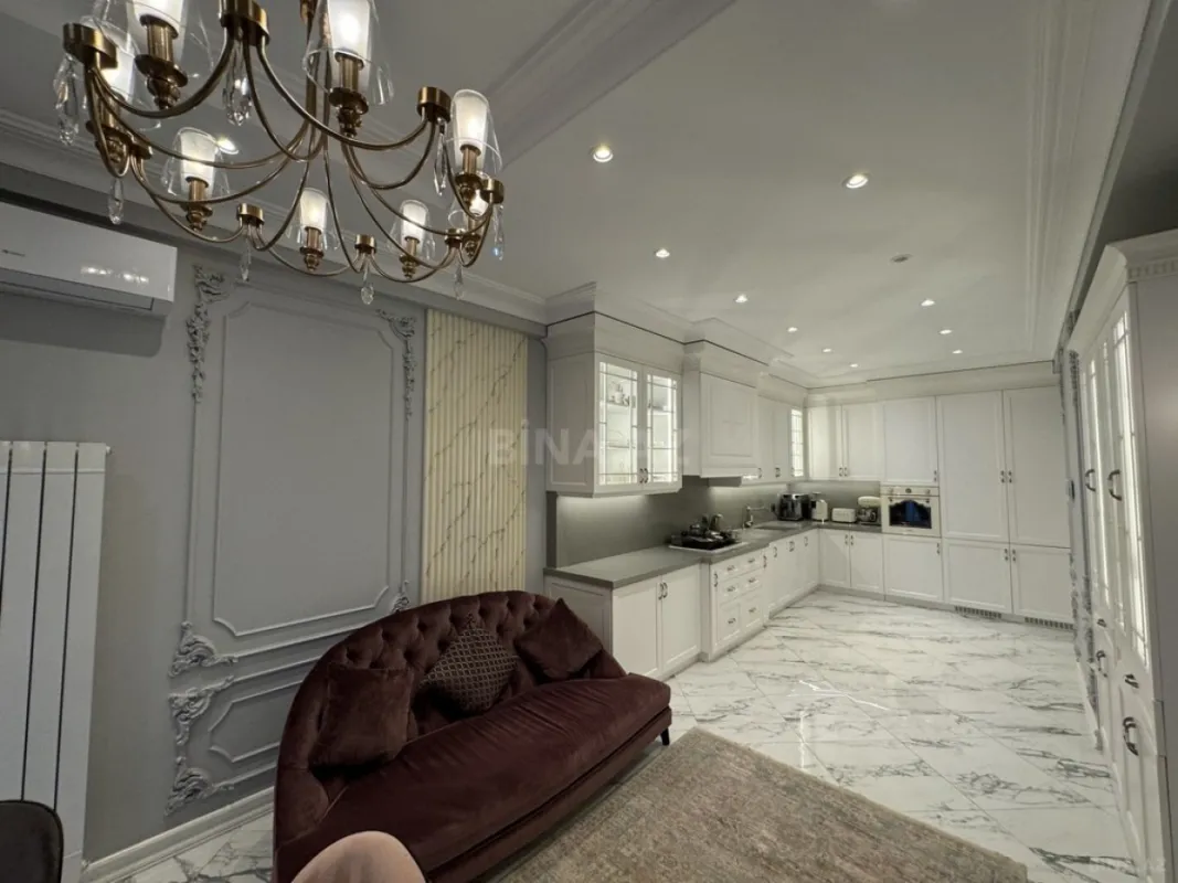 Satılır 4 otaqlı mənzil 266 m²