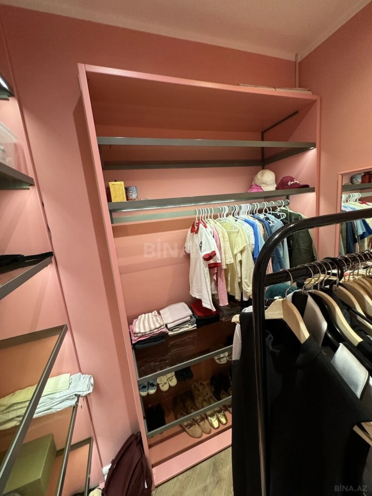 Satılır 4 otaqlı mənzil 266 m²