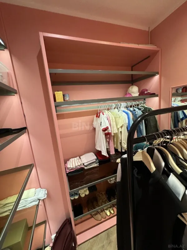 Satılır 4 otaqlı mənzil 266 m²