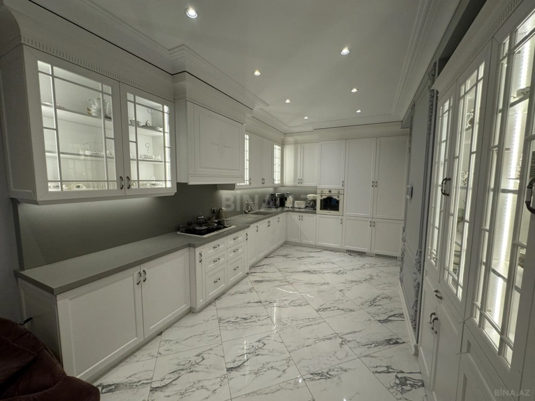 Satılır 4 otaqlı mənzil 266 m²