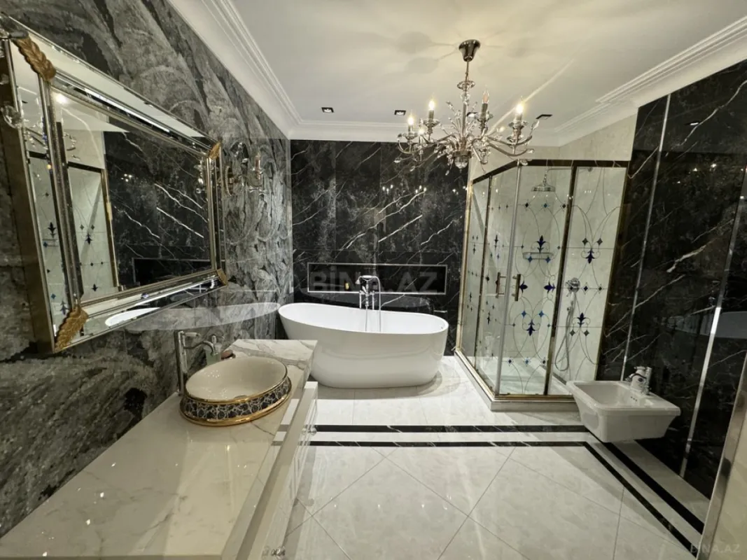 Satılır 4 otaqlı mənzil 266 m²