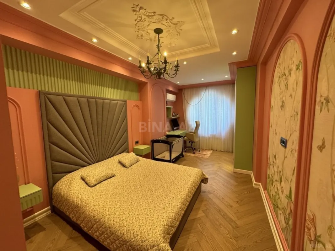 Satılır 4 otaqlı mənzil 266 m²