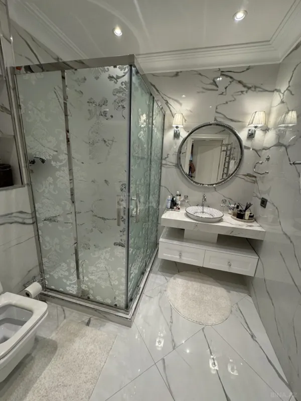 Satılır 4 otaqlı mənzil 266 m²