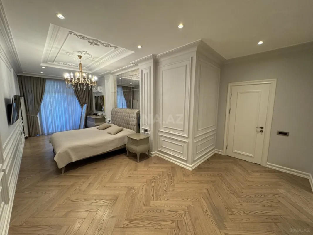 Satılır 4 otaqlı mənzil 266 m²