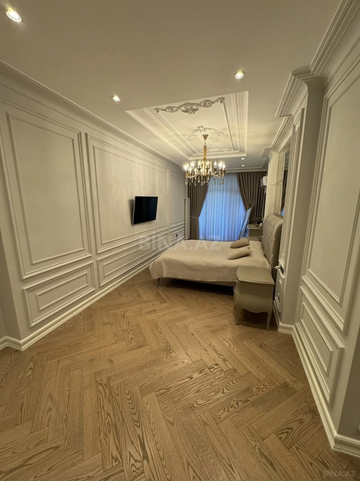 Satılır 4 otaqlı mənzil 266 m²