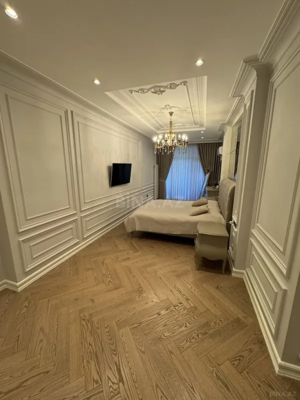 Satılır 4 otaqlı mənzil 266 m²