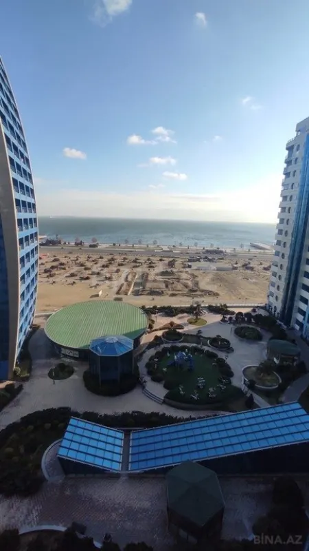 Satılır 4 otaqlı mənzil 266 m²