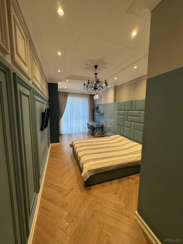 Satılır 4 otaqlı mənzil 266 m²