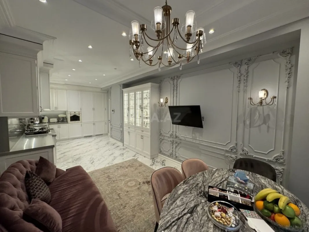 Satılır 4 otaqlı mənzil 266 m²