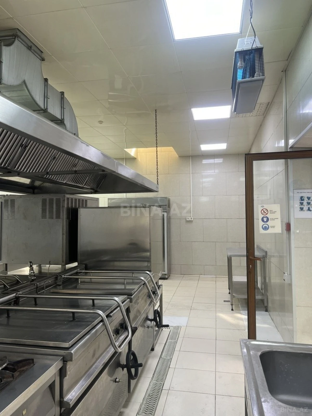 Satılır obyekt 146 m²