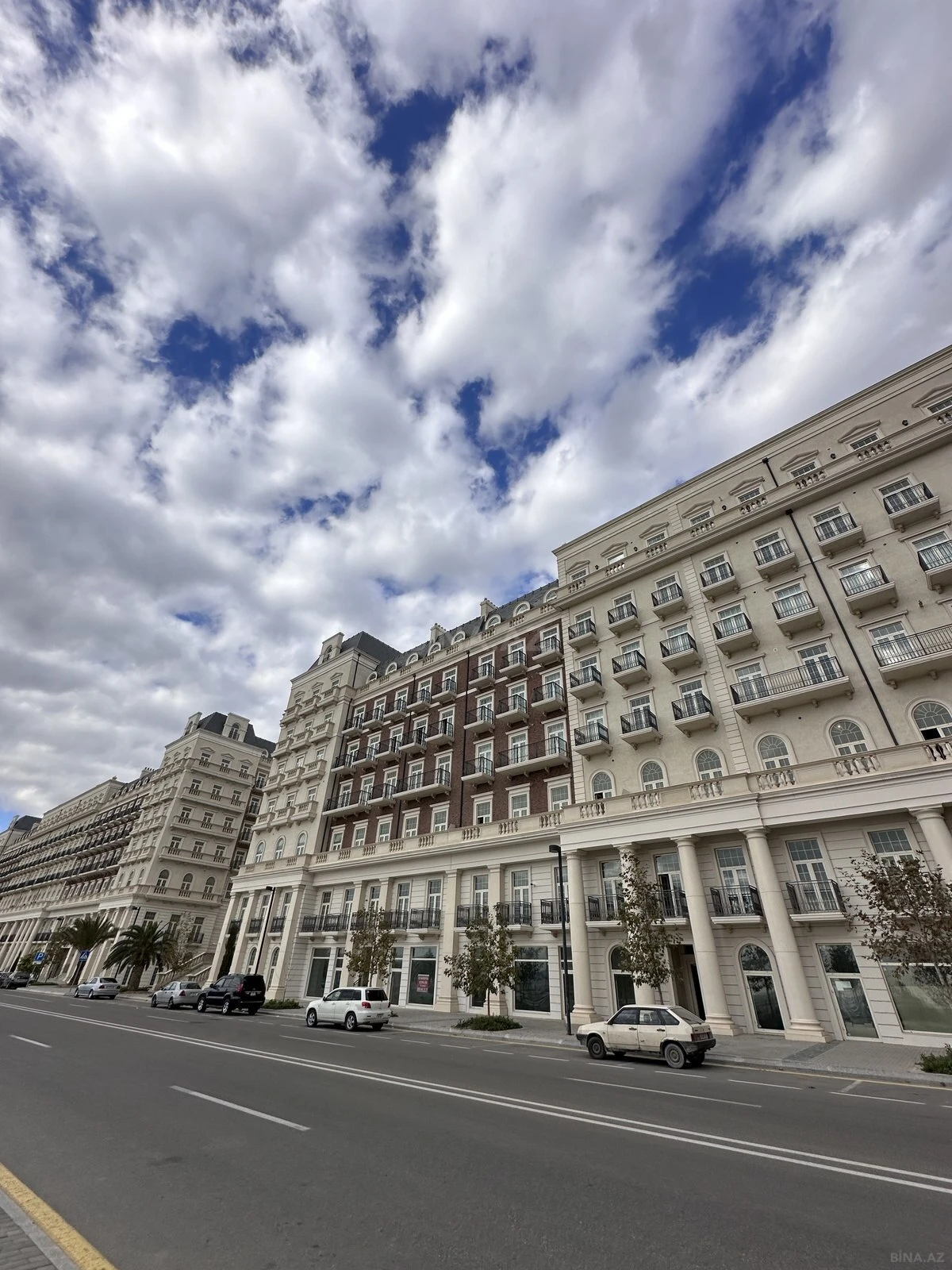 Satılır obyekt 290 m²