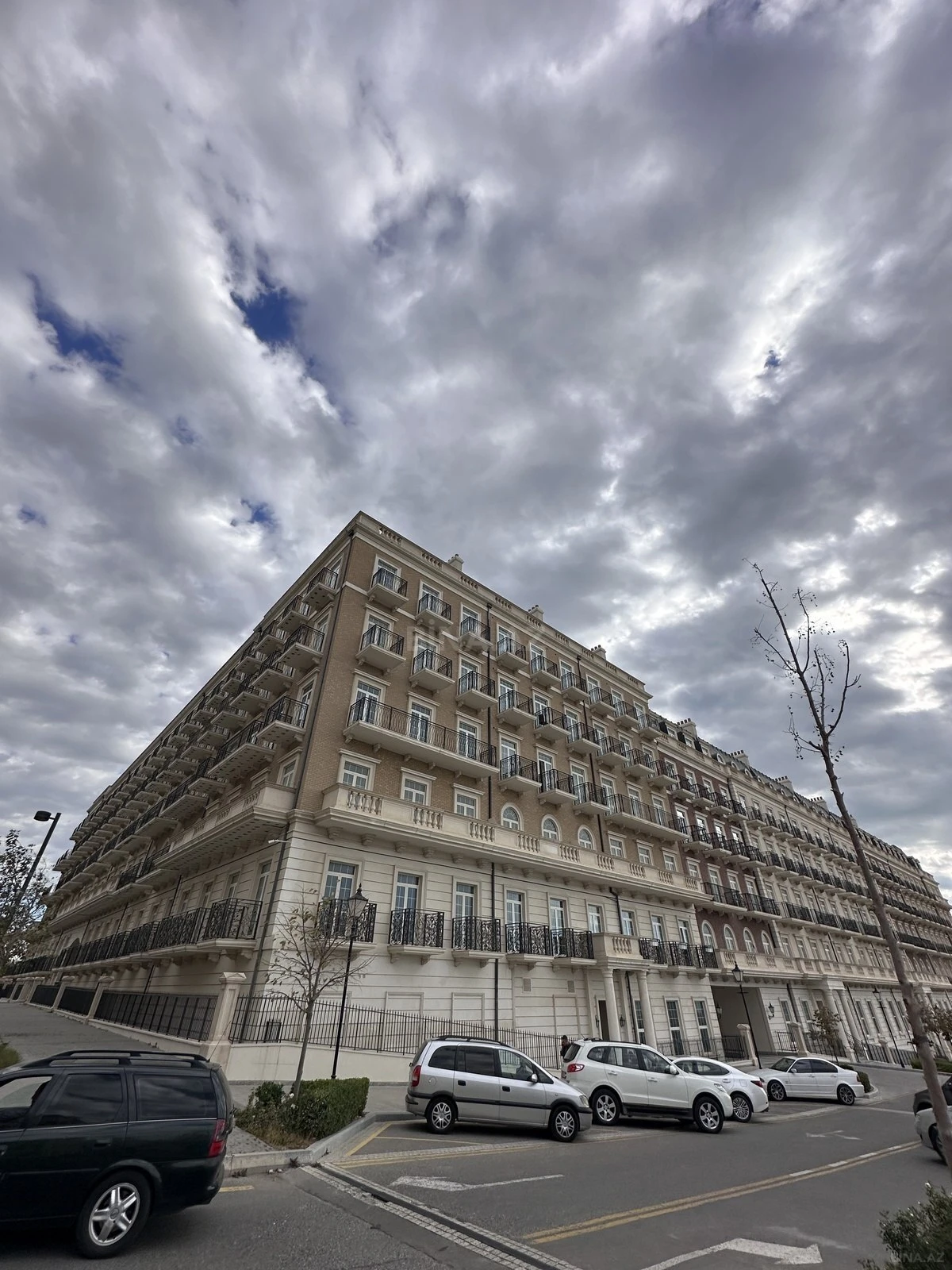 Satılır obyekt 290 m²