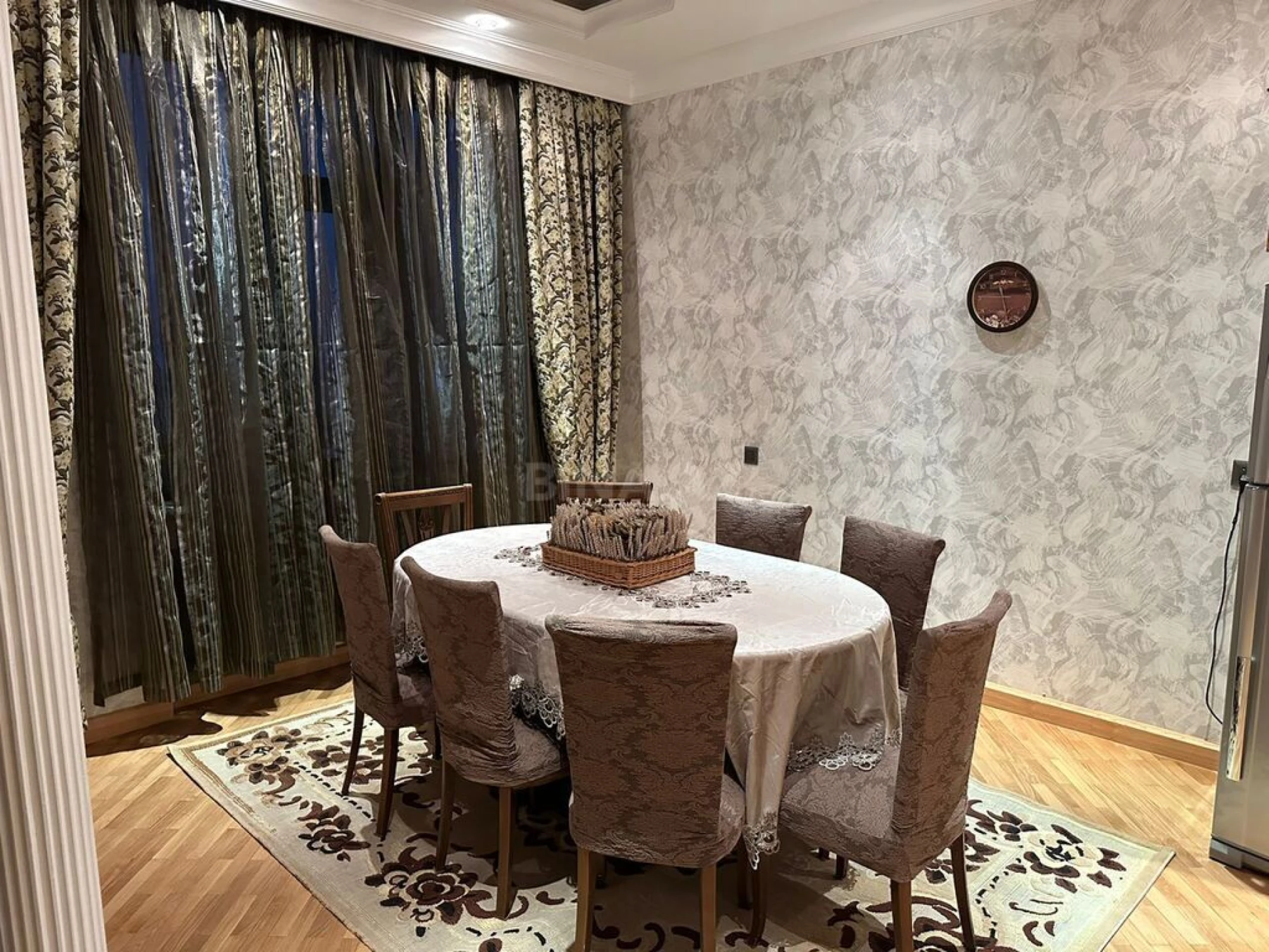 Kirayə verilir 3 otaqlı mənzil 162 m²