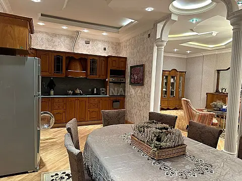 Kirayə verilir 3 otaqlı mənzil 162 m²