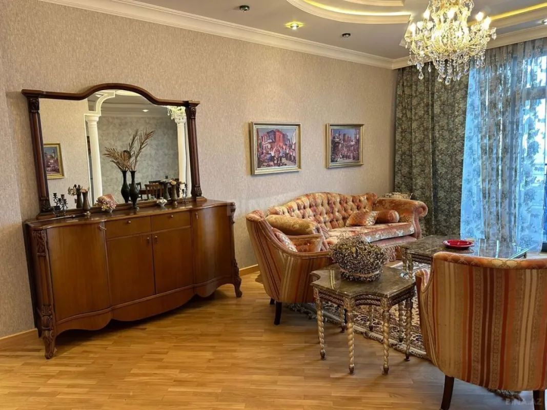 Kirayə verilir 3 otaqlı mənzil 162 m²