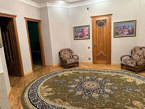 Kirayə verilir 3 otaqlı mənzil 162 m²