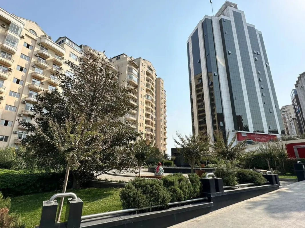 Kirayə verilir 3 otaqlı mənzil 162 m²