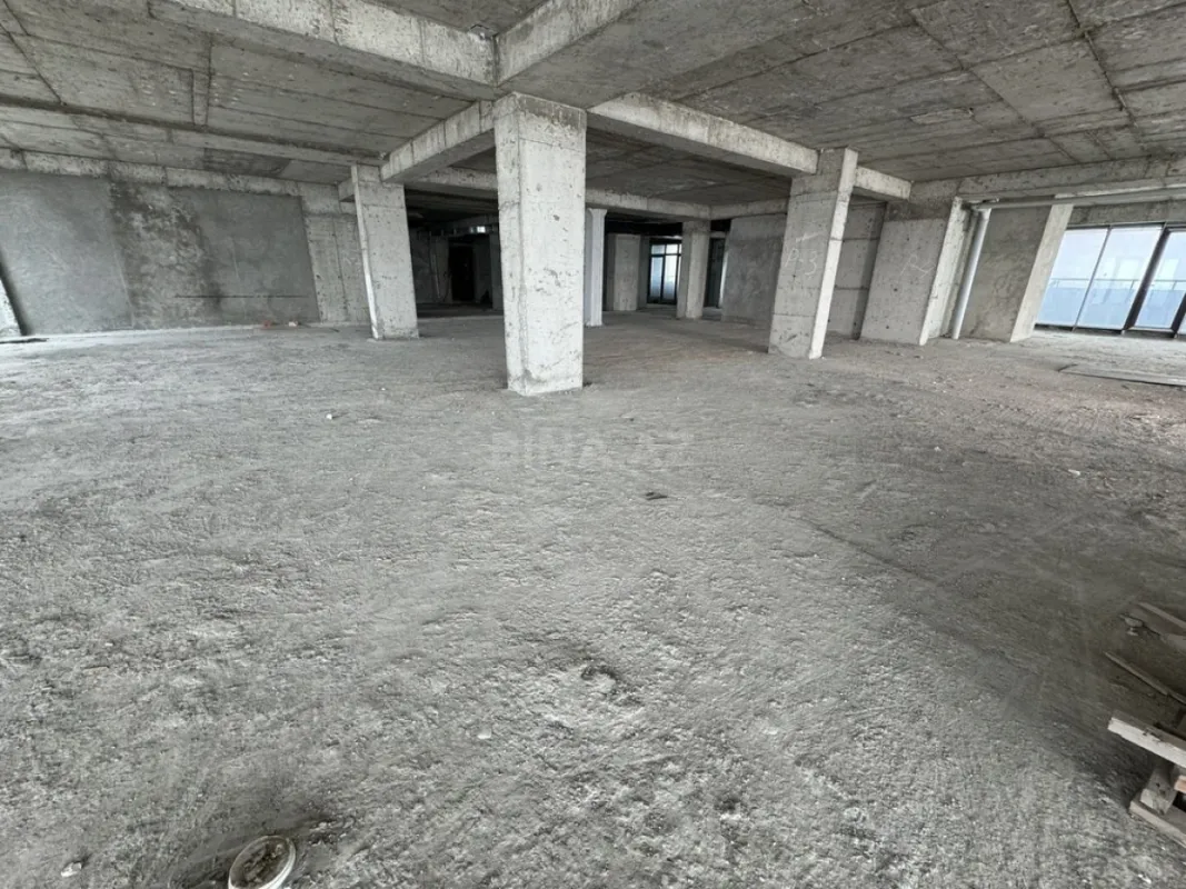 Satılır 10 otaqlı mənzil 1000 m²