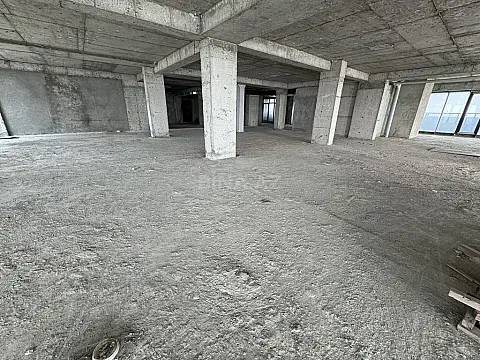 Satılır 10 otaqlı mənzil 1000 m²