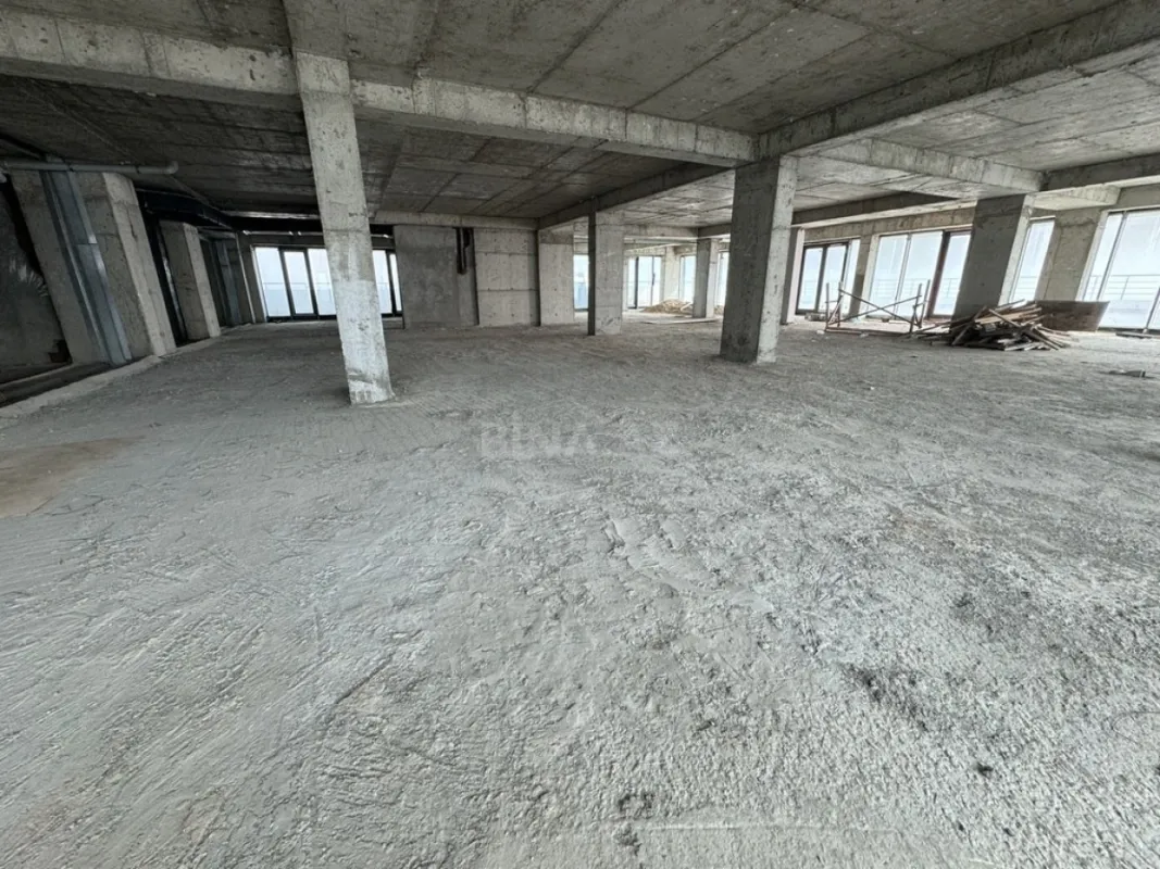 Satılır 10 otaqlı mənzil 1000 m²