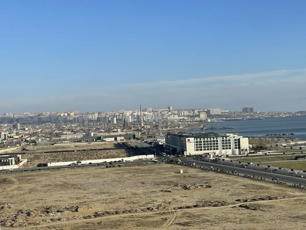 Satılır 10 otaqlı mənzil 1000 m²