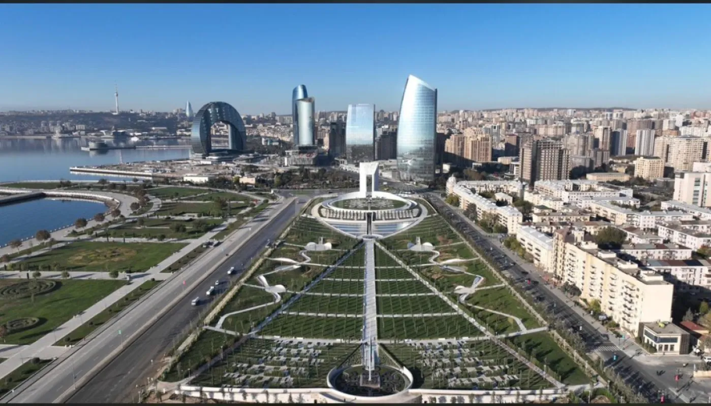 Satılır 10 otaqlı mənzil 1000 m²