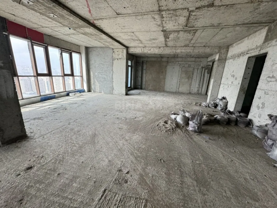 Satılır 10 otaqlı mənzil 1000 m²