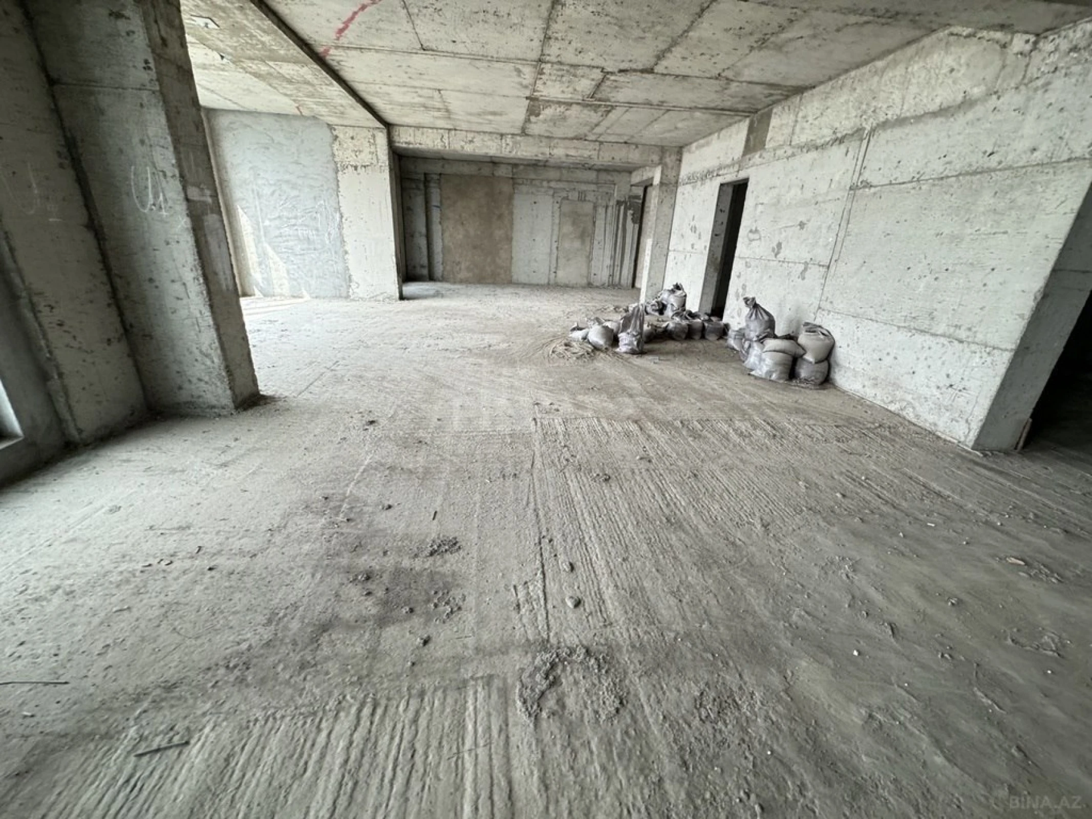 Satılır 10 otaqlı mənzil 1000 m²