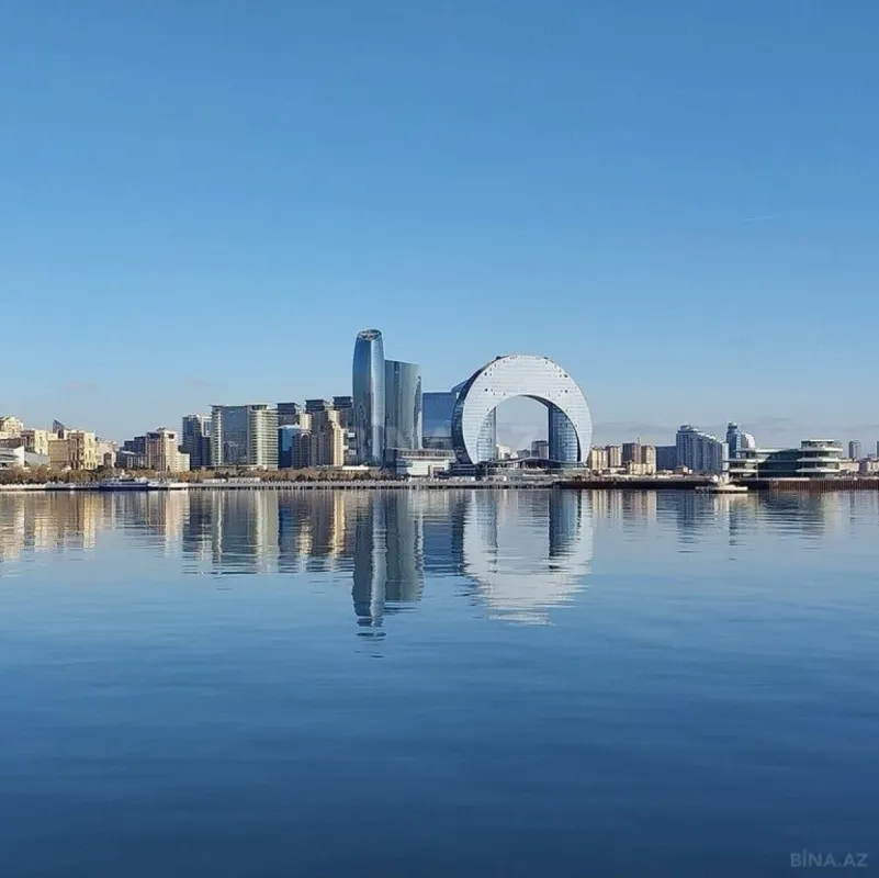 Satılır 10 otaqlı mənzil 1000 m²