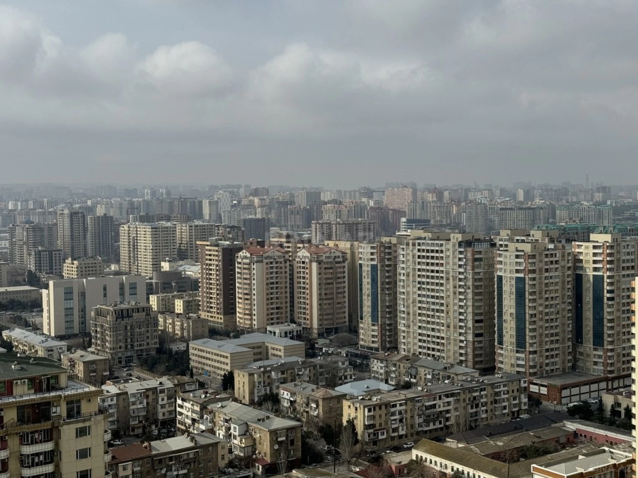 Satılır 10 otaqlı mənzil 1000 m²