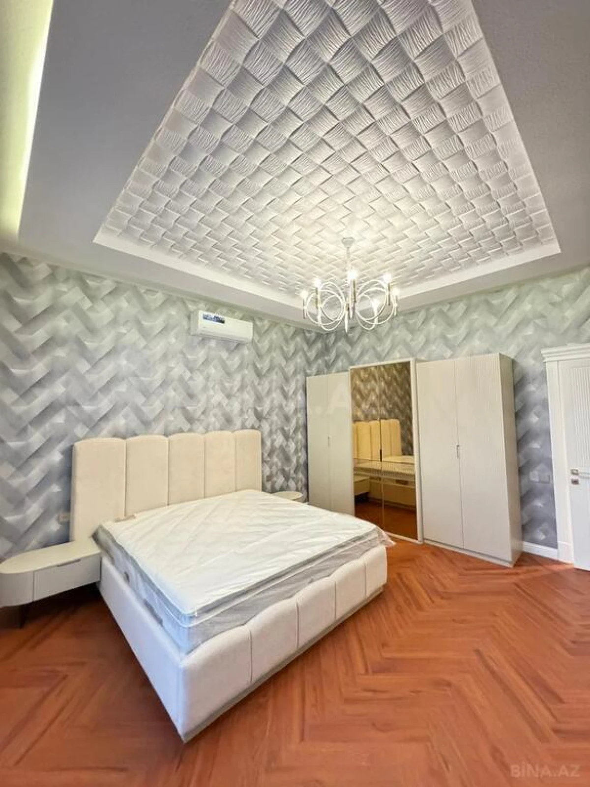 Satılır 6 otaqlı həyət evi 400 m²