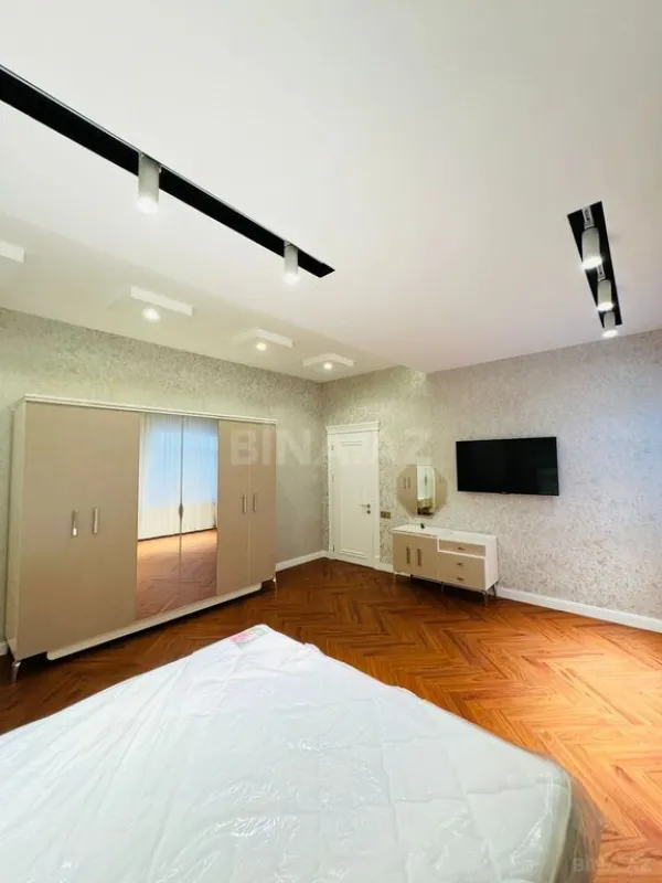 Satılır 6 otaqlı həyət evi 400 m²