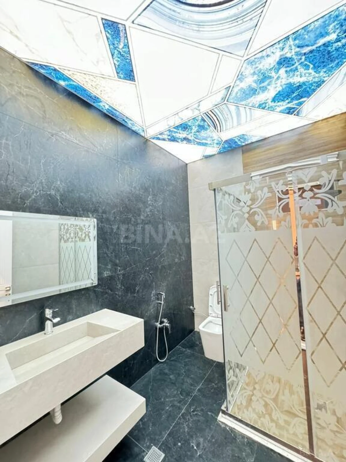 Satılır 6 otaqlı həyət evi 400 m²
