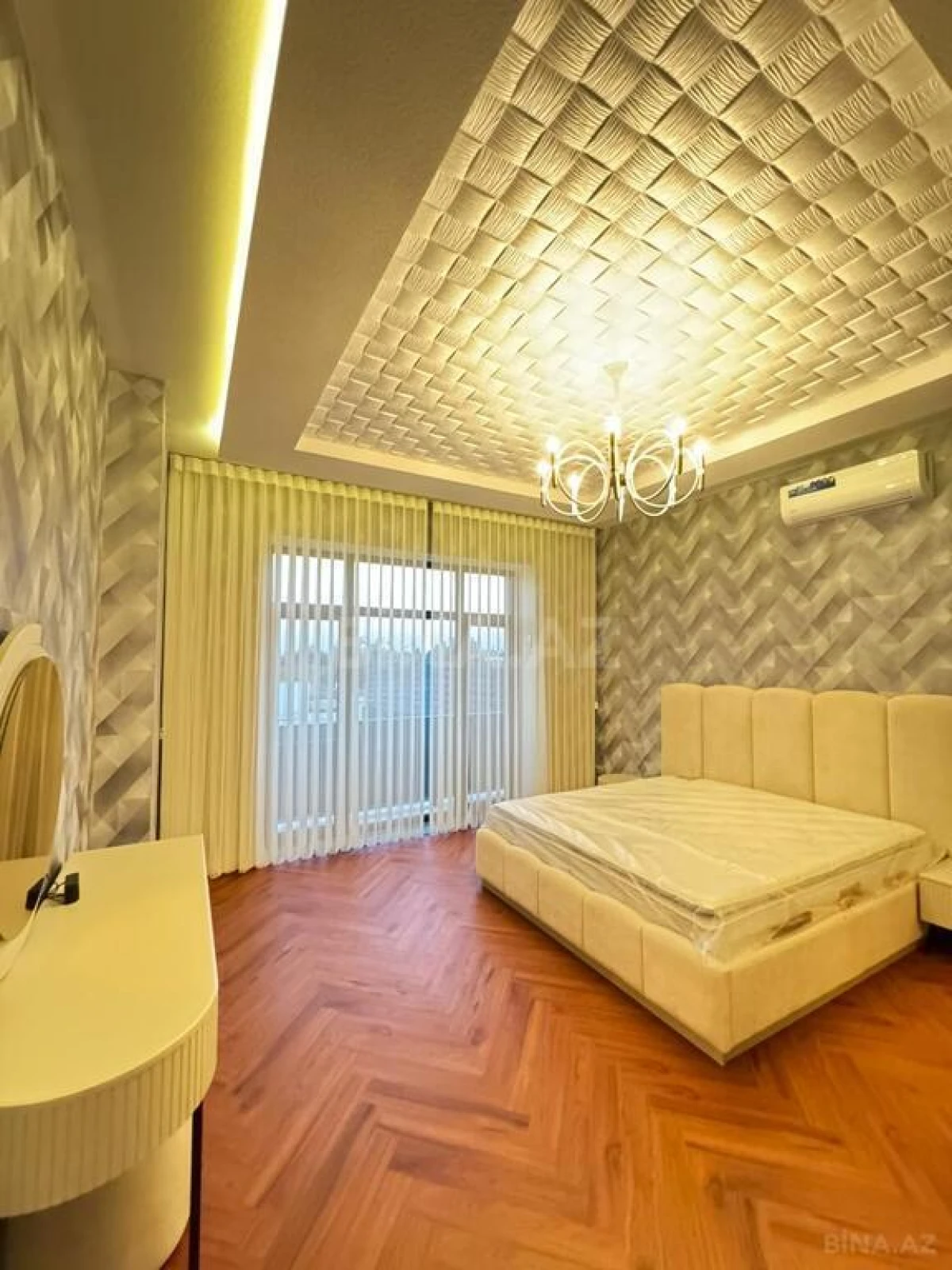 Satılır 6 otaqlı həyət evi 400 m²