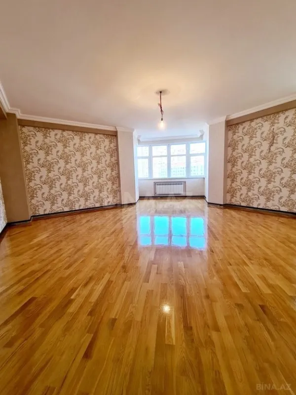 Satılır 2 otaqlı mənzil 130 m²