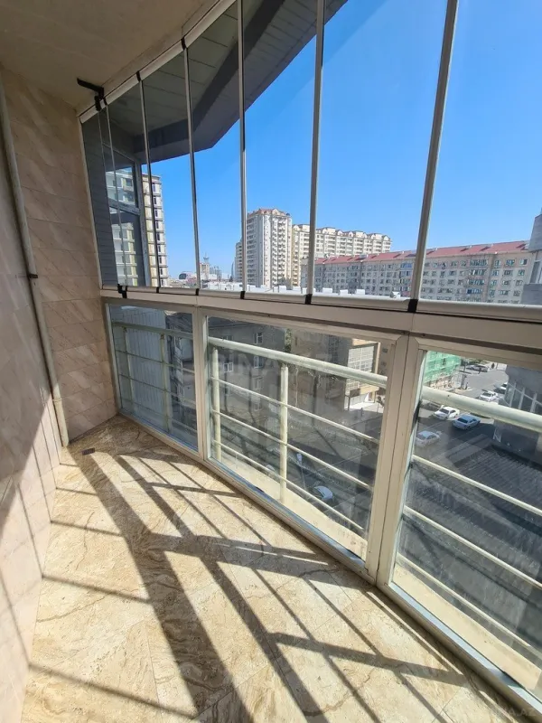 Satılır 2 otaqlı mənzil 130 m²