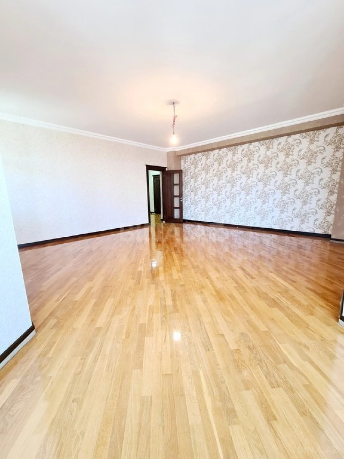 Satılır 2 otaqlı mənzil 130 m²
