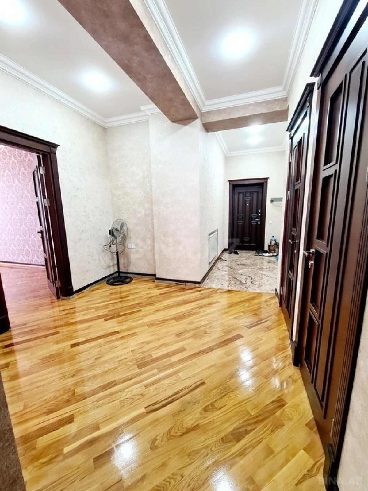 Satılır 2 otaqlı mənzil 130 m²