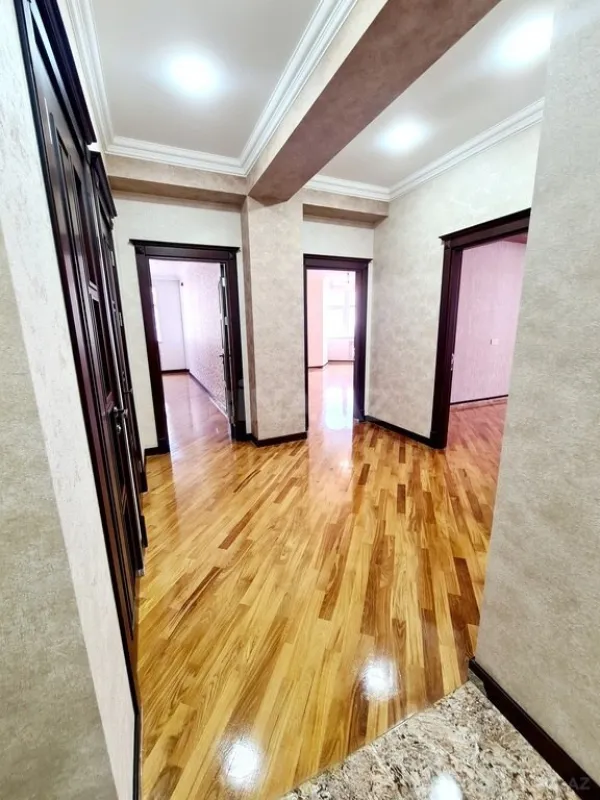 Satılır 2 otaqlı mənzil 130 m²