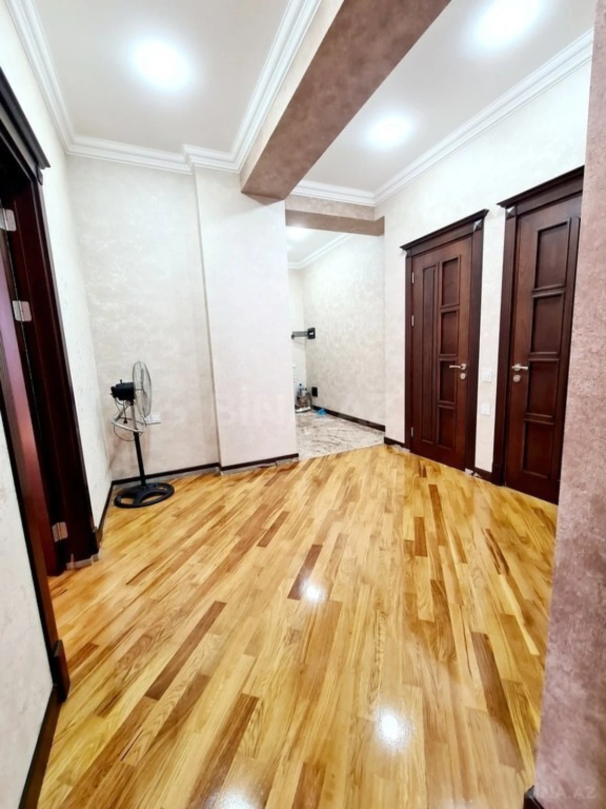 Satılır 2 otaqlı mənzil 130 m²