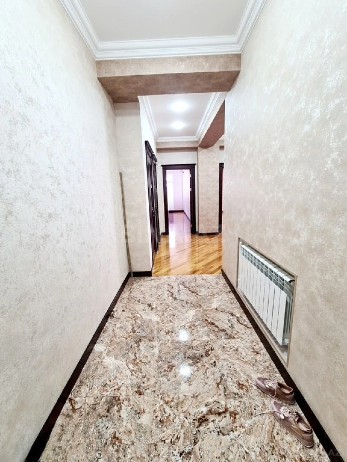 Satılır 2 otaqlı mənzil 130 m²
