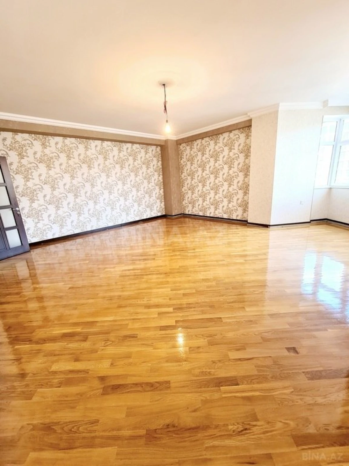Satılır 2 otaqlı mənzil 130 m²