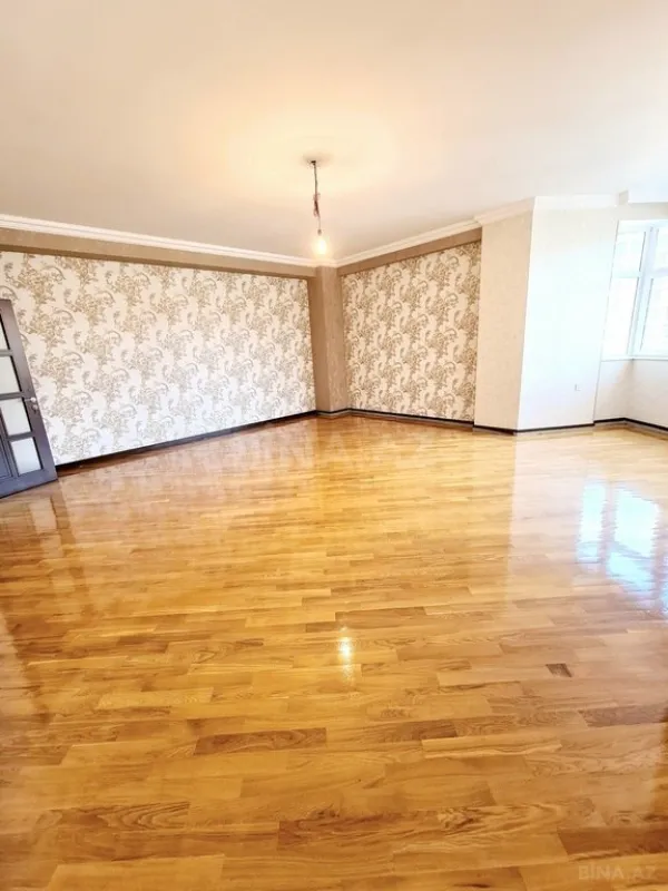 Satılır 2 otaqlı mənzil 130 m²