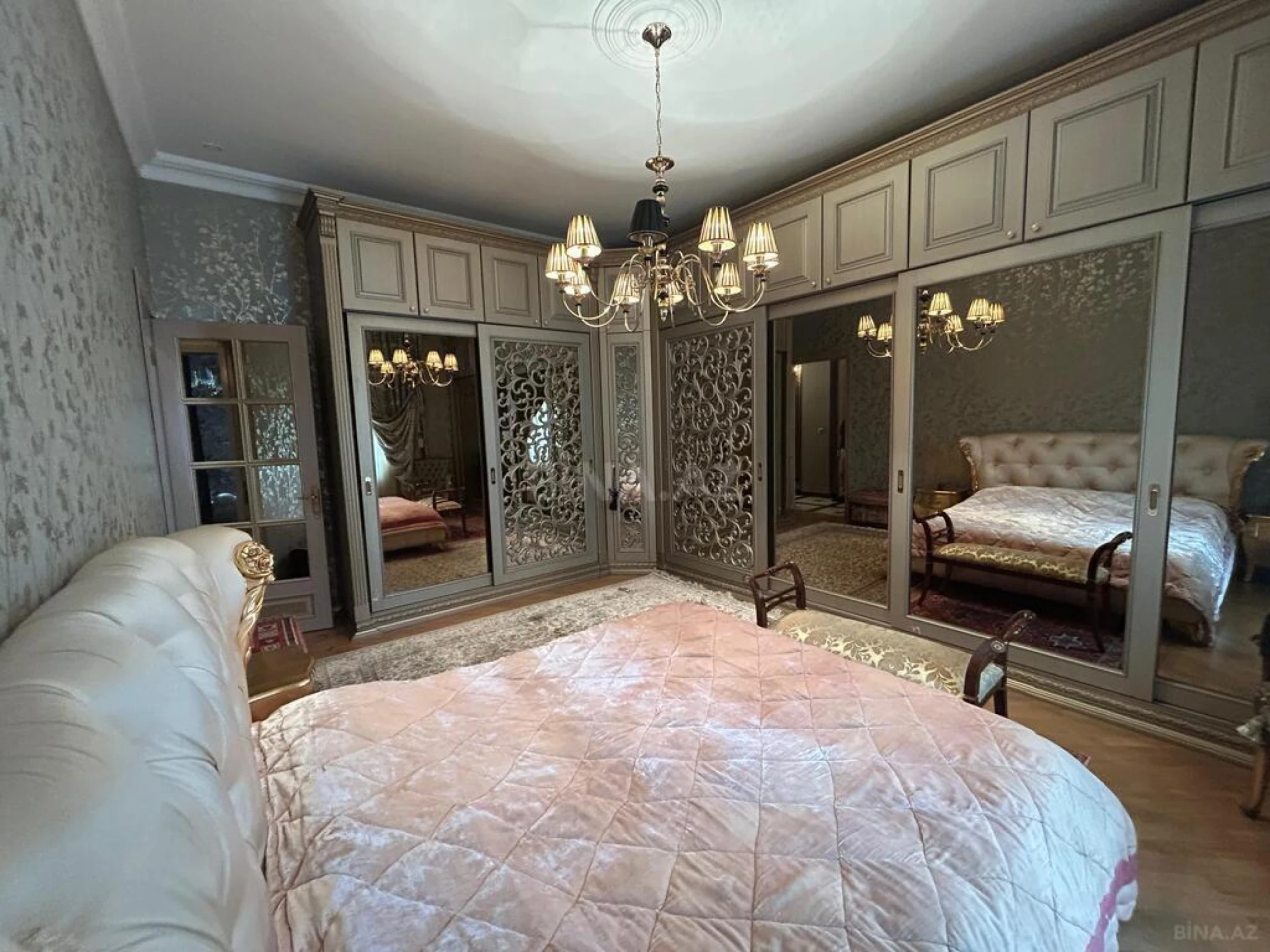 Satılır 6 otaqlı mənzil 280.5 m²