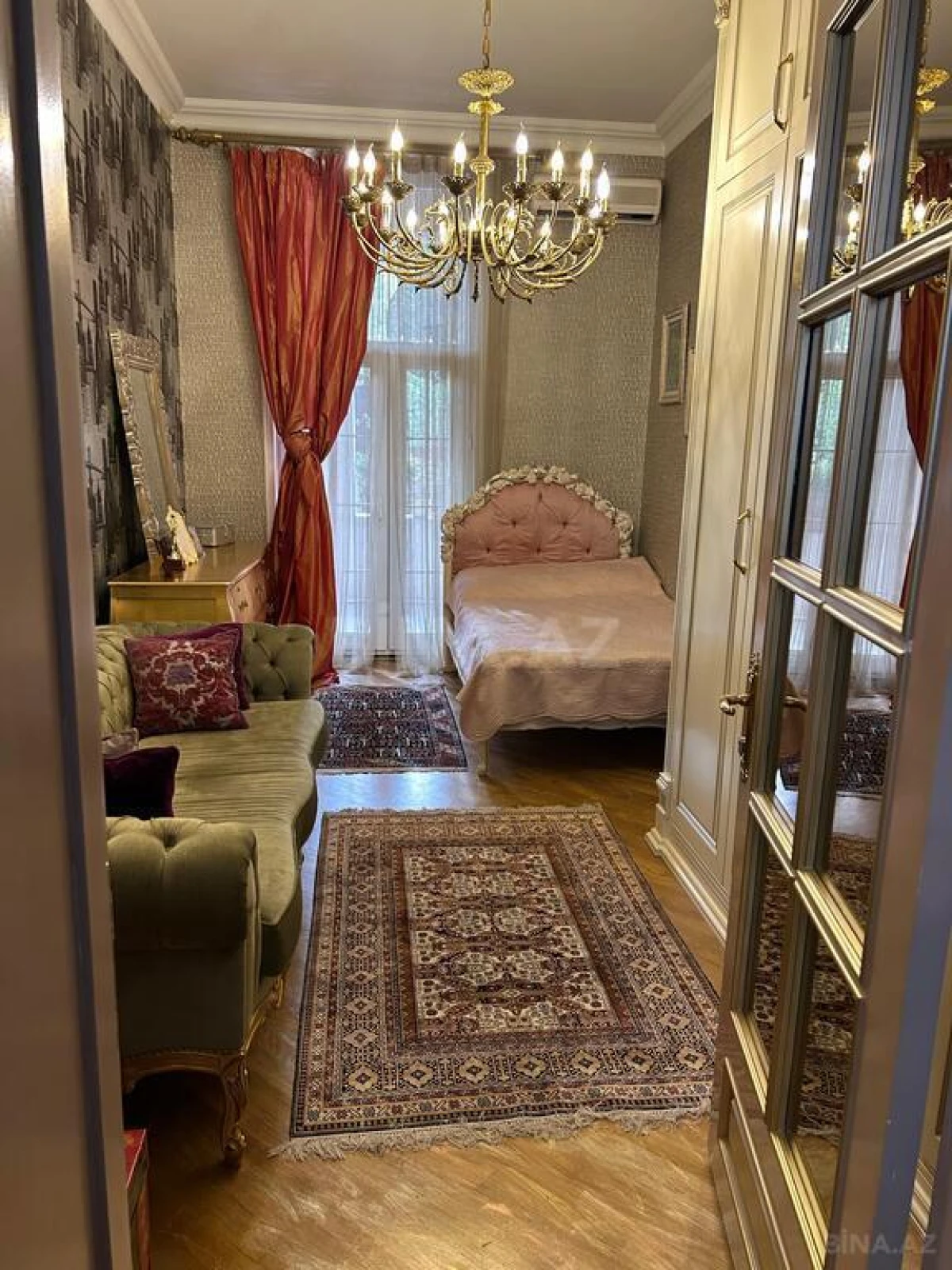 Satılır 6 otaqlı mənzil 280.5 m²